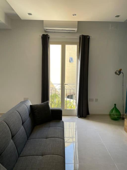Sunset Apt Modern 1 Bedroom Apt Near The Beach Бірзеббуджа Екстер'єр фото